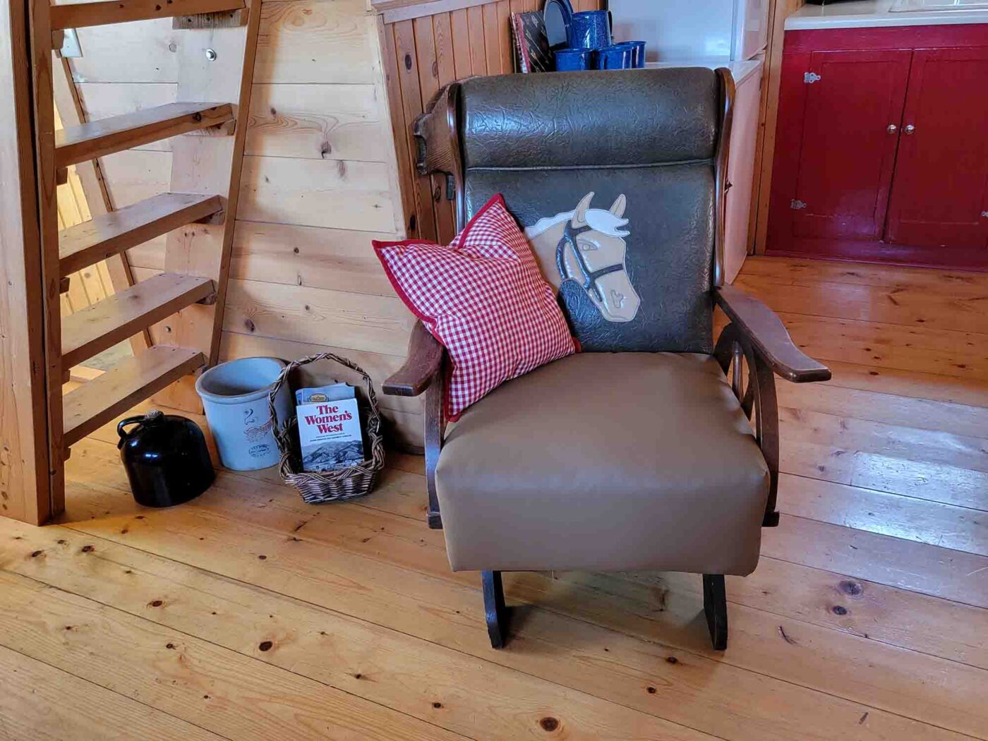 triangle-ranch-cowboy-carriage-house-3