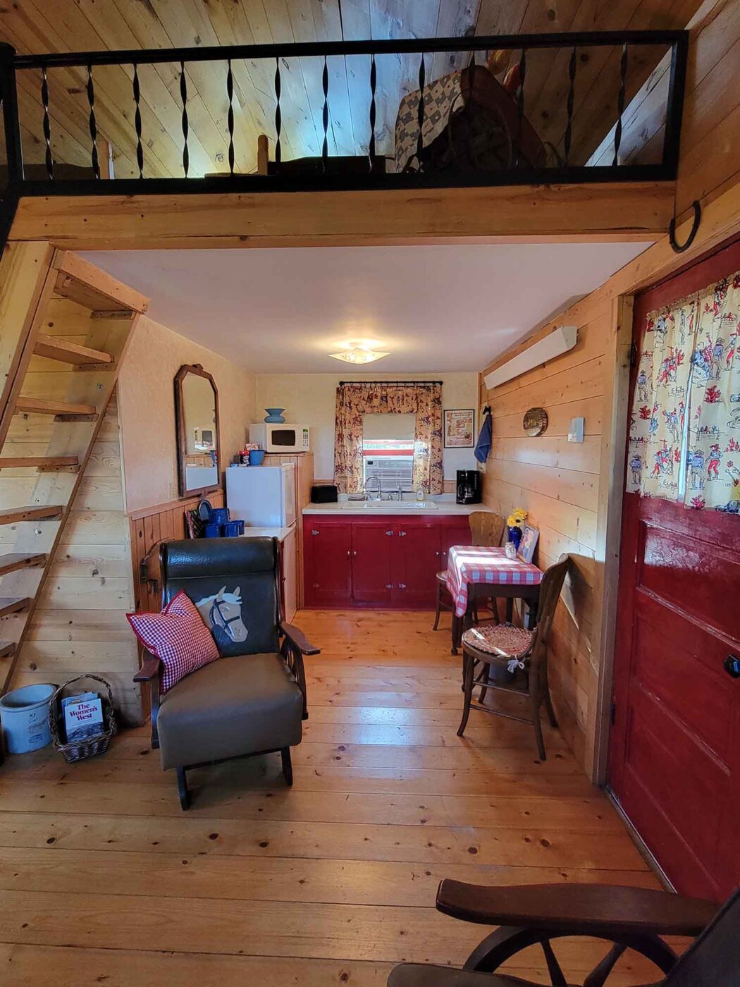 triangle-ranch-cowboy-carriage-house-5