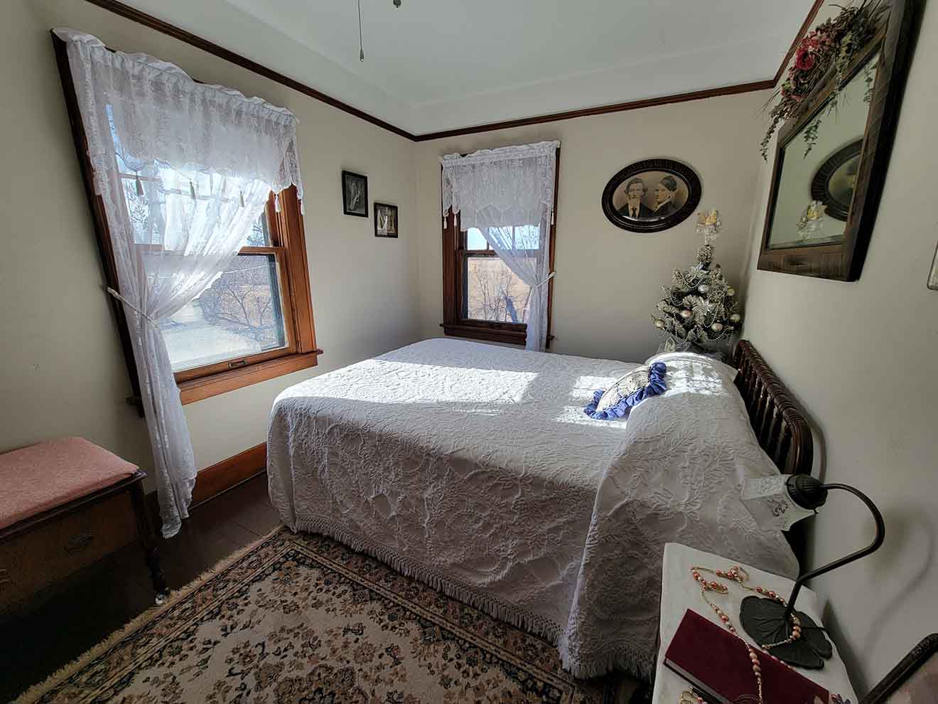 triangle-ranch-esthers-room-1