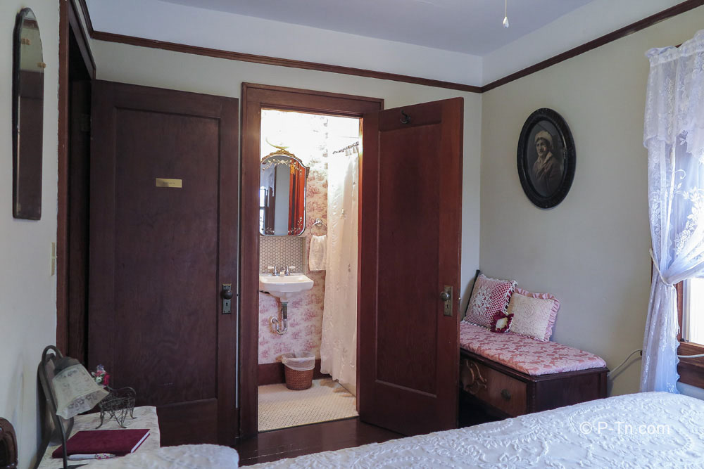 triangle-ranch-esthers-room-2